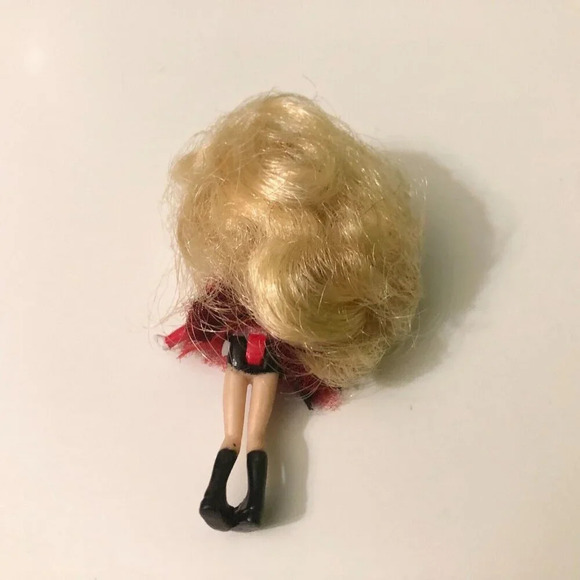 Barbie Peek A Boo Petites Doll Lea of London Girls of the World - Picture 3 of 16